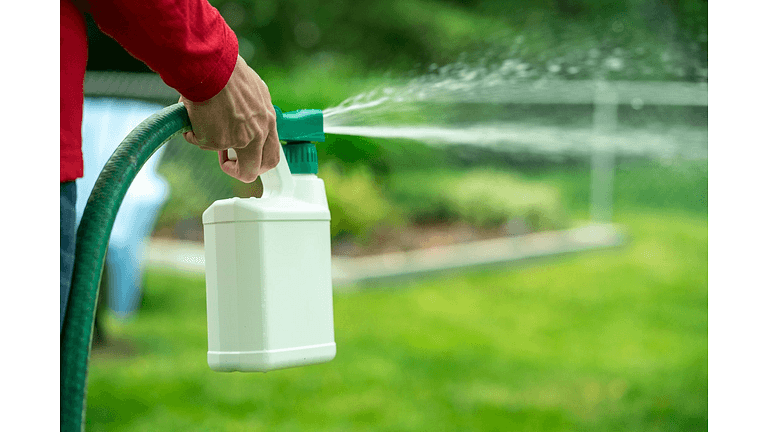Hose-end spray bottle environmental 2